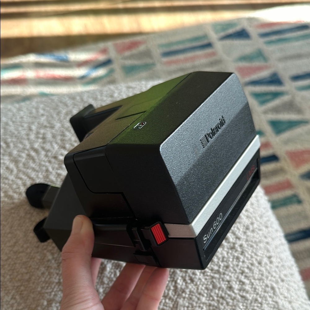 Polaroid Sun 600 Instant Camera - Black and Silver - Picture 4 of 4